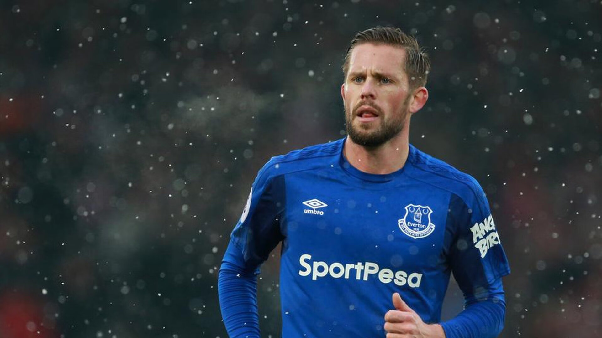 掘金队赛季第二周红黑榜:FBIwarning!恩比德因此前与绿军比赛做出猥亵手势,被罚款50000美元